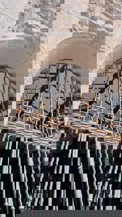 🏠 У Європі є країни, де майже кожен має власне житло — і є ті, де більшість живе в оренді 🤔

💭 Парадоксально, але найбідніші країни мають найвищий рівень власності житла. А в найбагатших — більшість орендує🤔

❓Як думаєте, краще мати своє житло чи свободу змінювати міста, не прив’язуючись до стін?

власність | житло | Європа | оренда | нерухомість | дім | економіка | рівень життя | статистика | 2025

#housing #Europe #economy #realestate #homes #власність #житло #Європа #економіка #нерухомість