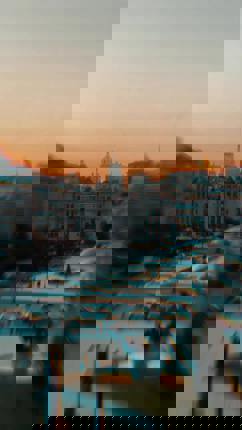 Осінь у столиці не квапиться. Вона тихо фарбує вулиці, листя, небо. Золоті парки, трамваї на Подолі, теплі сутінки над Дніпром. Кожен день має свій колір, своє світло, свою мить 🧡🤎

#KyivAutumn #CityVibes #KyivCalm #UrbanMagic #KyivSpirit #KyivMood #kyiv #kyivphoto #kyivcity #kyivgram #kyivtoday #kyivlove #ukraine #KyivDream #KyivPhotography #київ #осінь