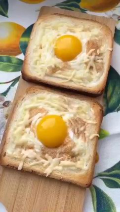 🥪 Бутерброди-хачапурі

⚡️Інгредієнти:
▶️тостовий хліб – 80 г  
▶️яйця – 2 шт  
▶️твердий сир – 35 г  
▶️сіль – за смаком 

Приєднатися 👉 Смачна книга