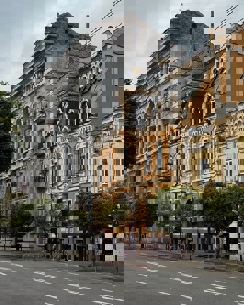 Ритм Києва змінюється восени. Тиша замість шуму, вітер замість музики, кольори замість реклами 🍁

І в цьому — справжній вайб міста 🍂

#kyiv #kyivblog #kyivtoday #kyivphoto #kyivgram #KyivBeat #UrbanMood #AutumnVibes #KyivSound #KyivLife #CityRhythm #KyivStyle #KyivLove #київ #місто